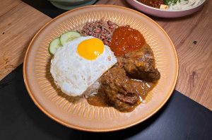 peh gao coffeshop - nasi lemak beef rendang