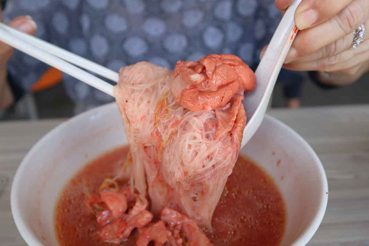 Granny Taste - red wine chicken mee sua closeup