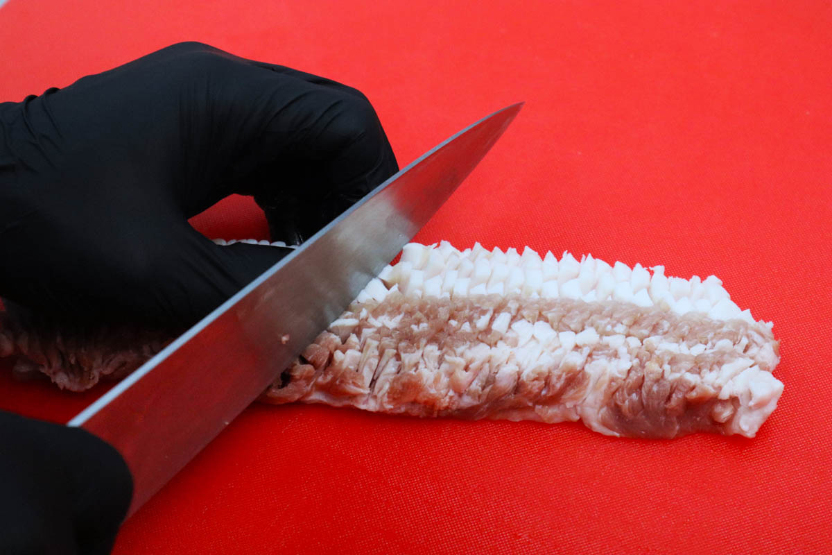 seorae jib x sethlui - chef scoring pork belly closeup