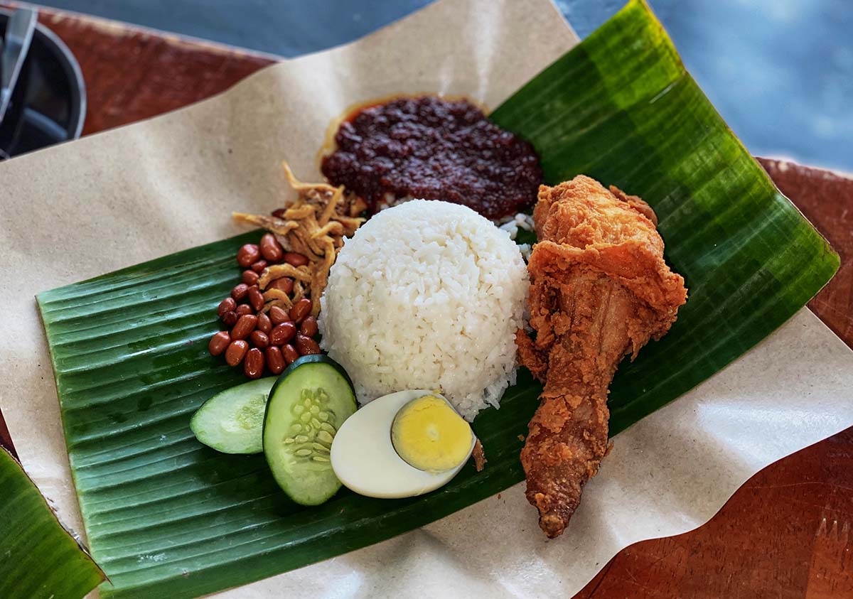 Mendung Kafe - Nasi Lemak Ayam Makdee
