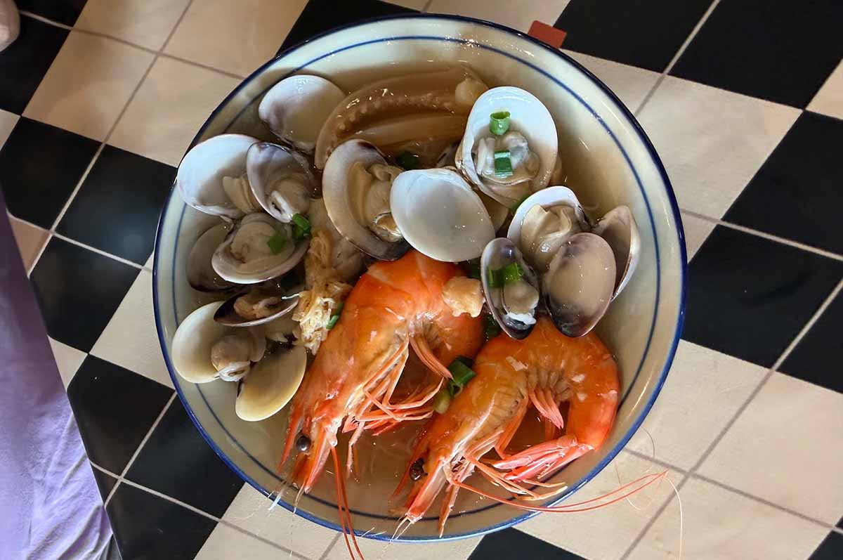 mee bebola - seafood noodles