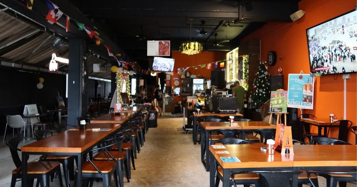10 best heartland bars on the North East Line - Grapevine Cafe Bar & Restaurant : Image of the space