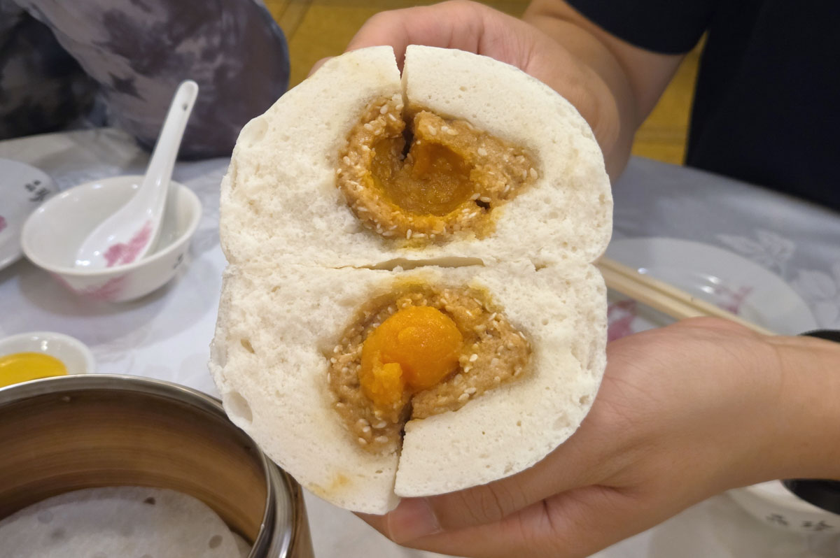 luk yu tea house - salted egg sesame lotus paste bun inside