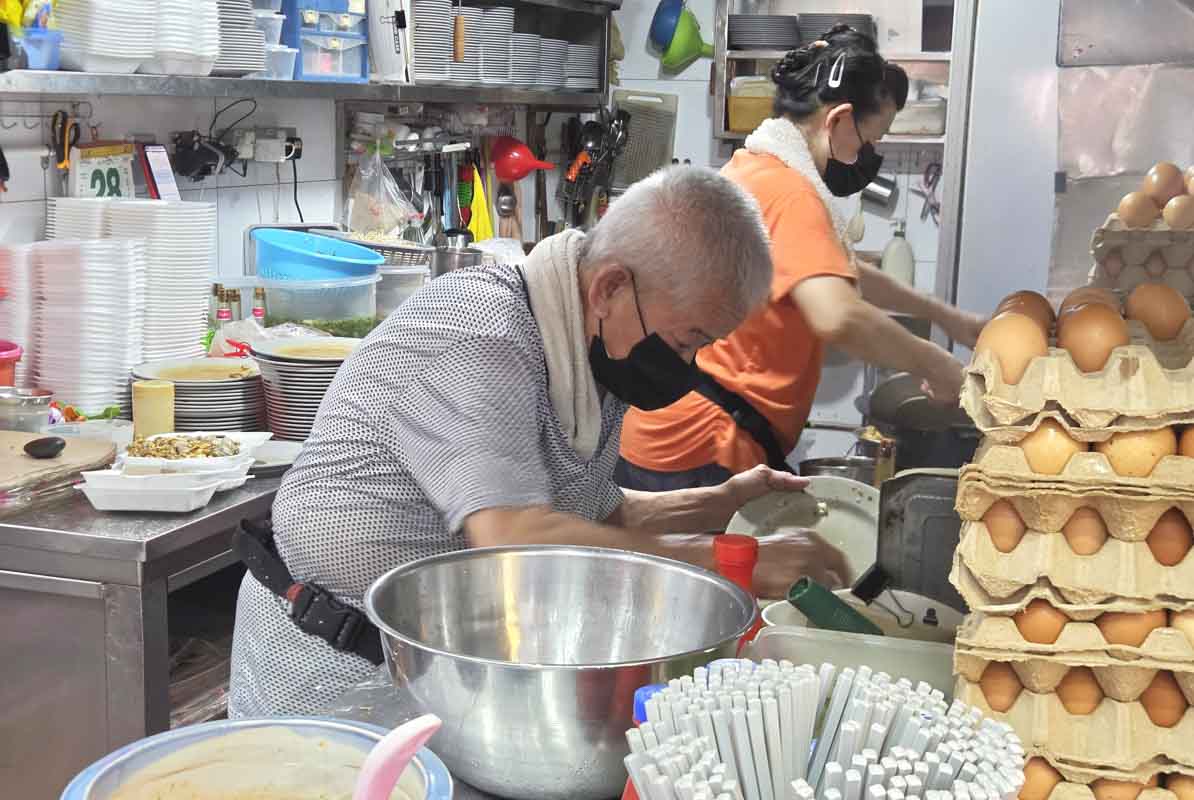 best rated oyster omelette - couple in action