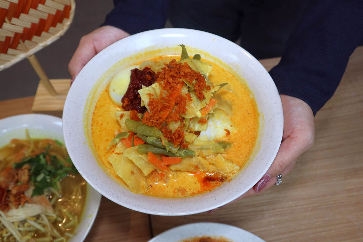 mee plus - lontong