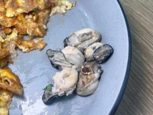 Sing Hi Fry - Close up on oysters