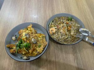 Sing Hi Fry - Hokkien mee and oyster omelette