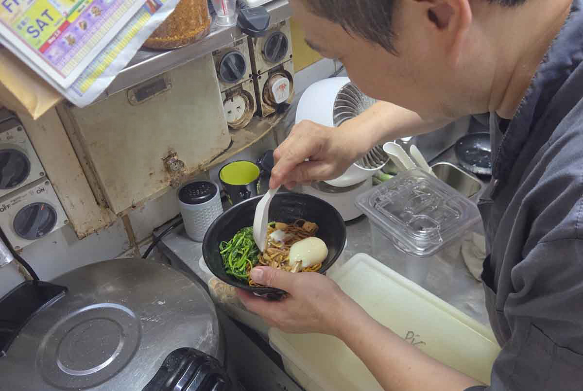 Kazan Cuisine - owner doing noodles