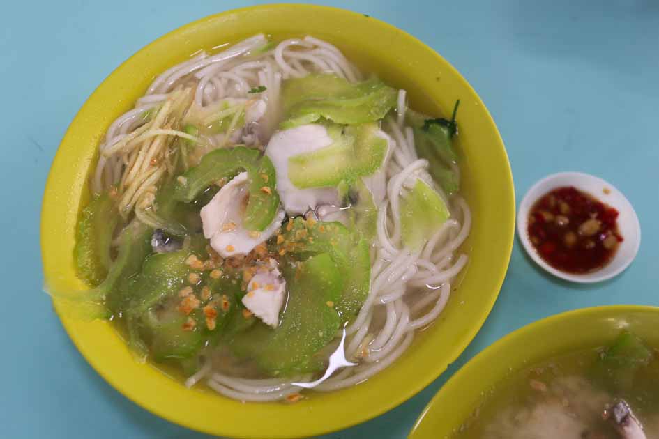 fan ji bittergourd fish soup - thick bee hoon