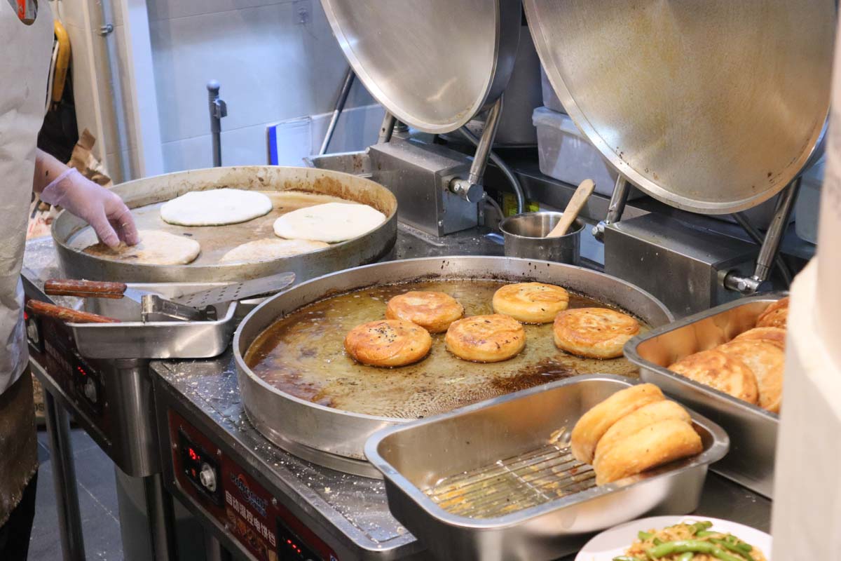 Jingdong roti - bun grilling and cooking