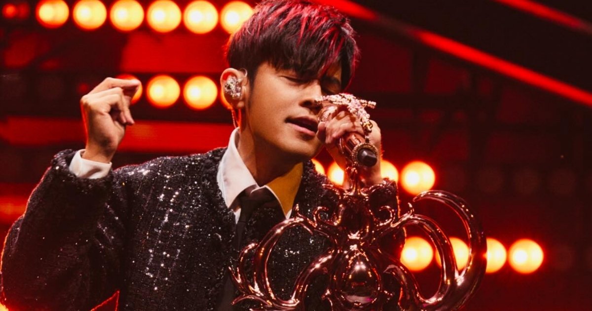 Jay Chou returns to SG National Stadium in 2027 - Jay Chou singing to the fans