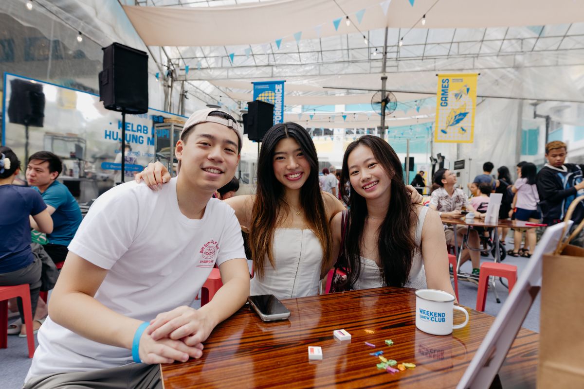 Weekend Brew Club - people at table