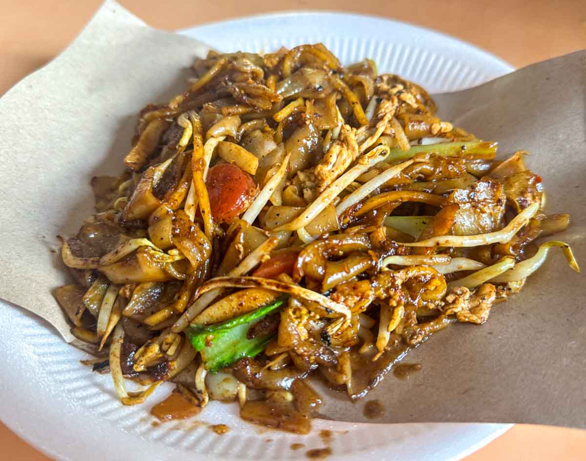 Lau Pa Sat - Lao Fu Zi Fried Kway Teow dish