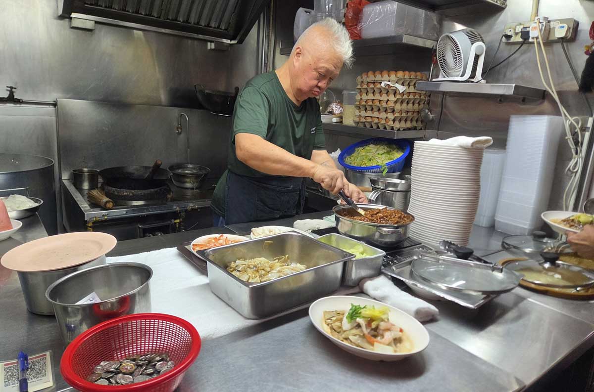 best-rated hor fun - chef at work