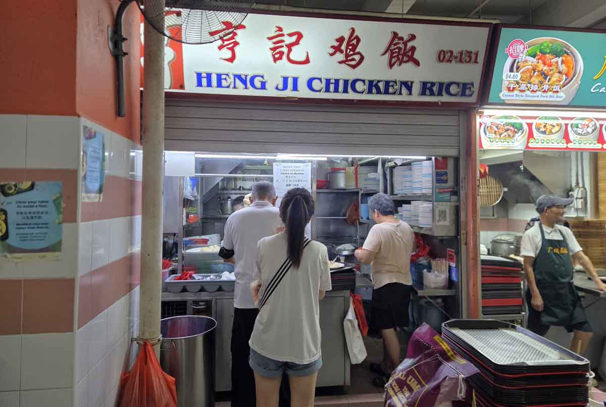 veteran vs new chicken rice - heng ji stall front