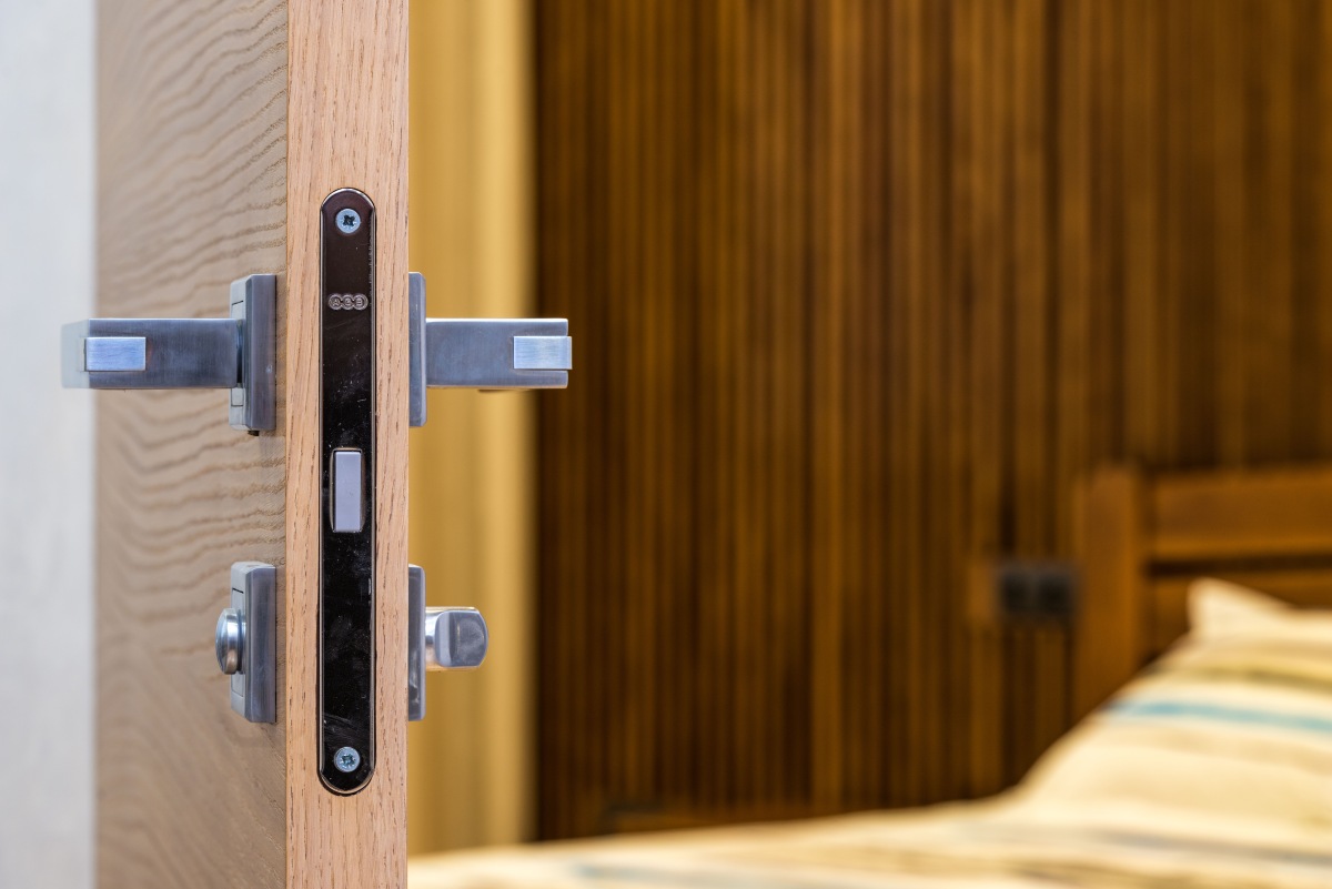 How to choose - digital door lock - old door