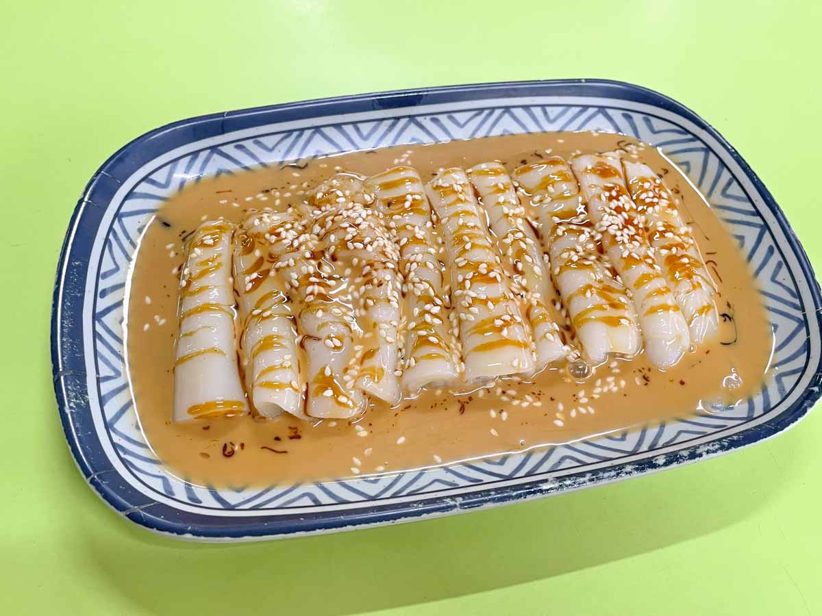 authentic hk food - xin kee hong kong cheong fun with peanut sauce
