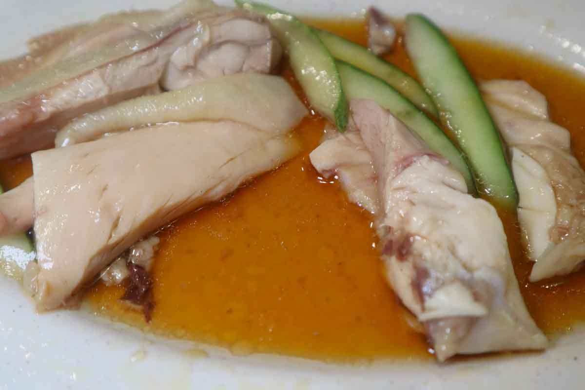 veteran vs new chicken rice - whampoa nan xiang gravy underneath