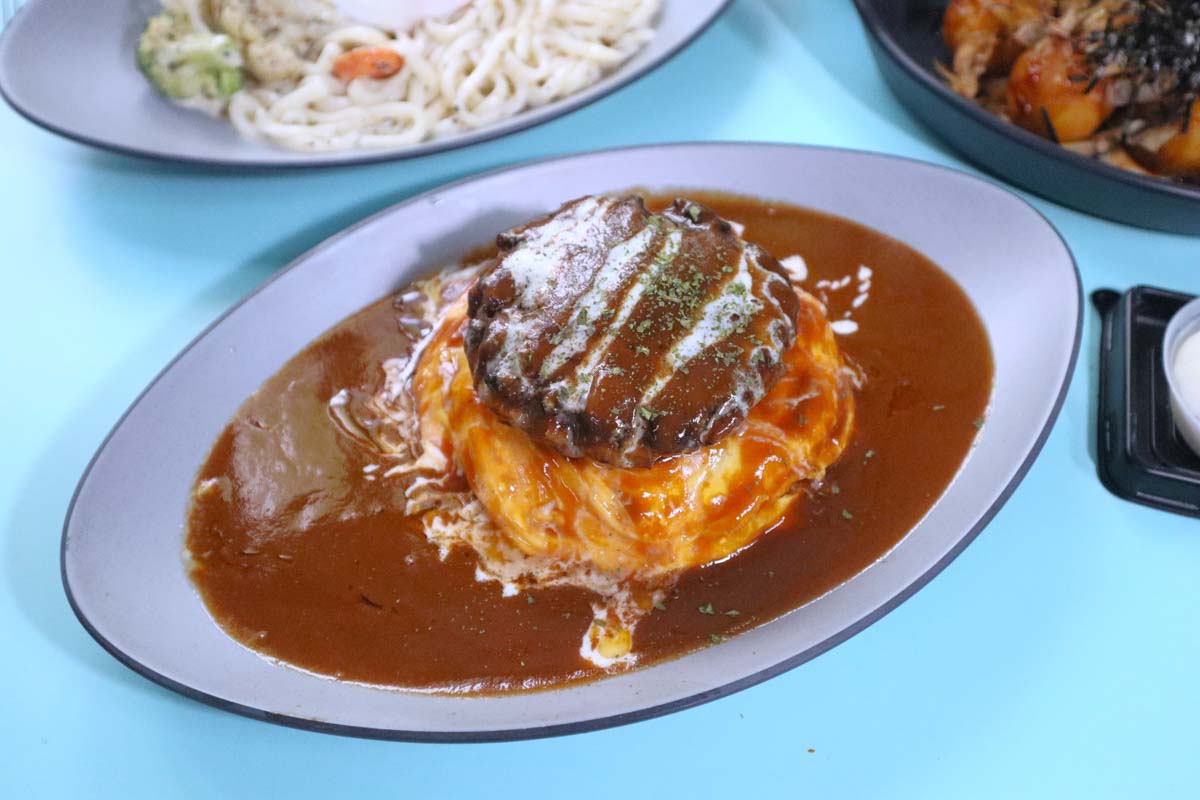 omu place - wagyu patty omu rice