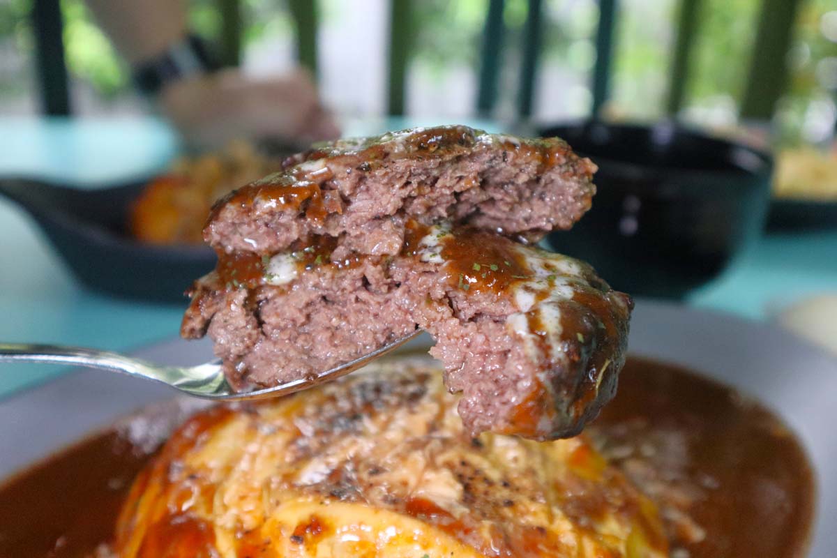 omu place - wagyu patty closeup