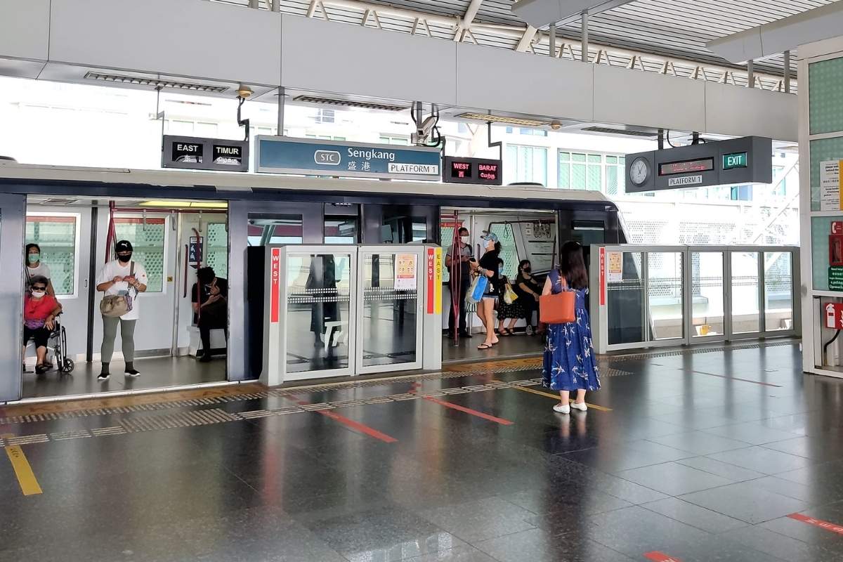 Singapore Public Transport - exterior image of LRT