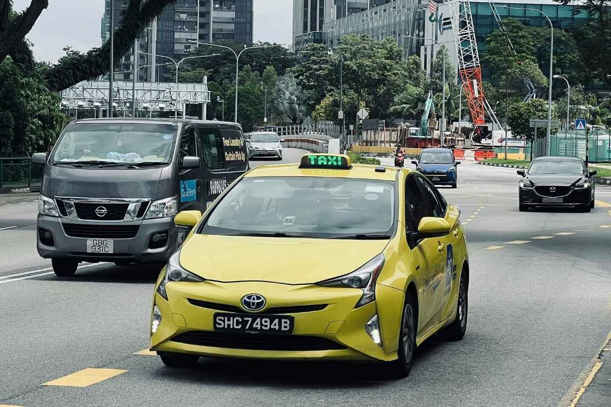 Singapore Public Transport - exterior image of taxi