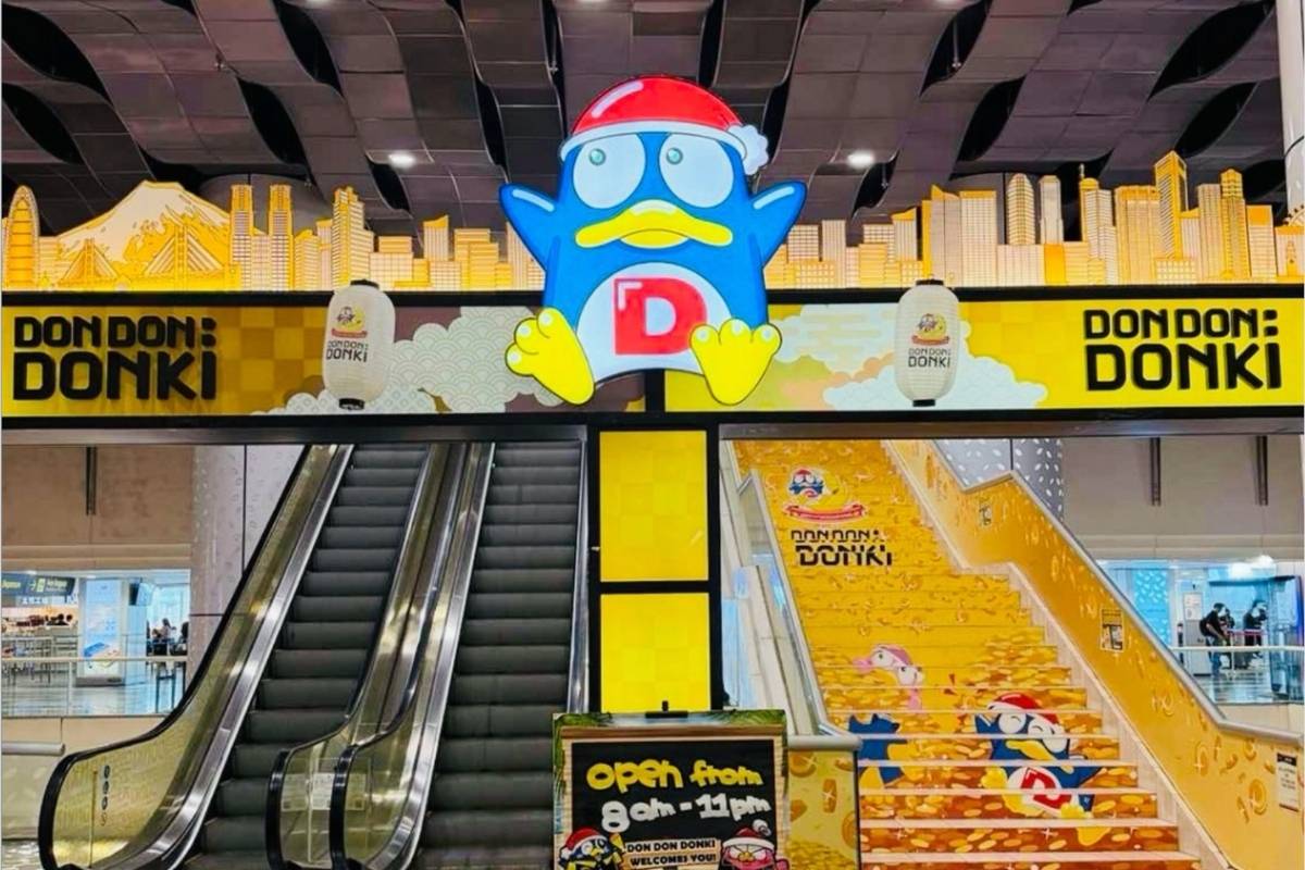 don don donki harbourfront centre closing sale - storefront