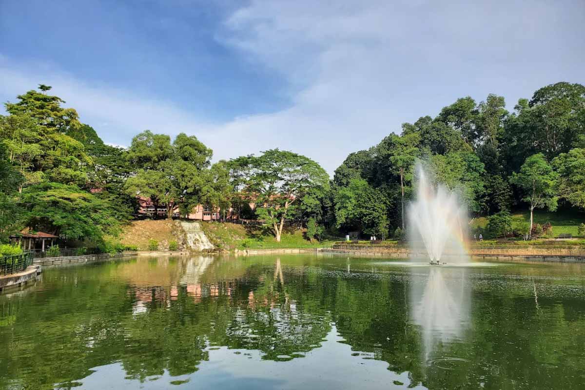 Manjalara Lake Gardens - Lake