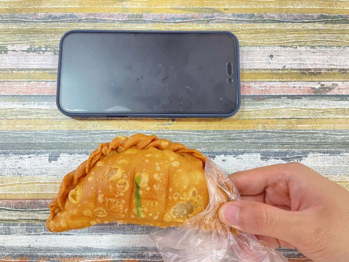 ministers and president favourite food - epok epok mummy curry puff size comparison