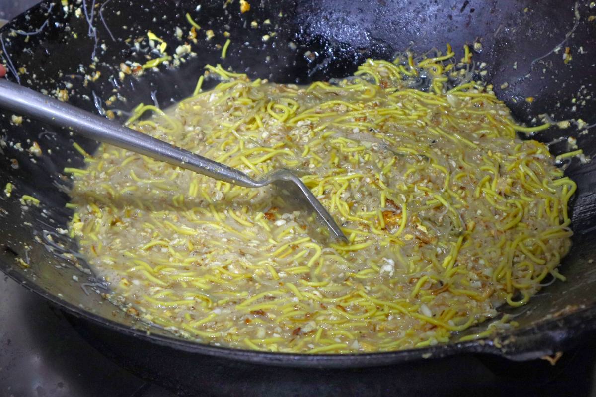 herng hao chi - noodles simmering