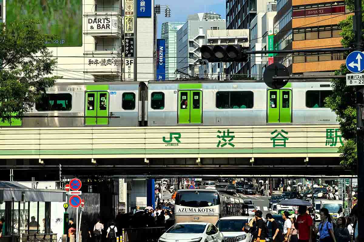japan trains - train in the city