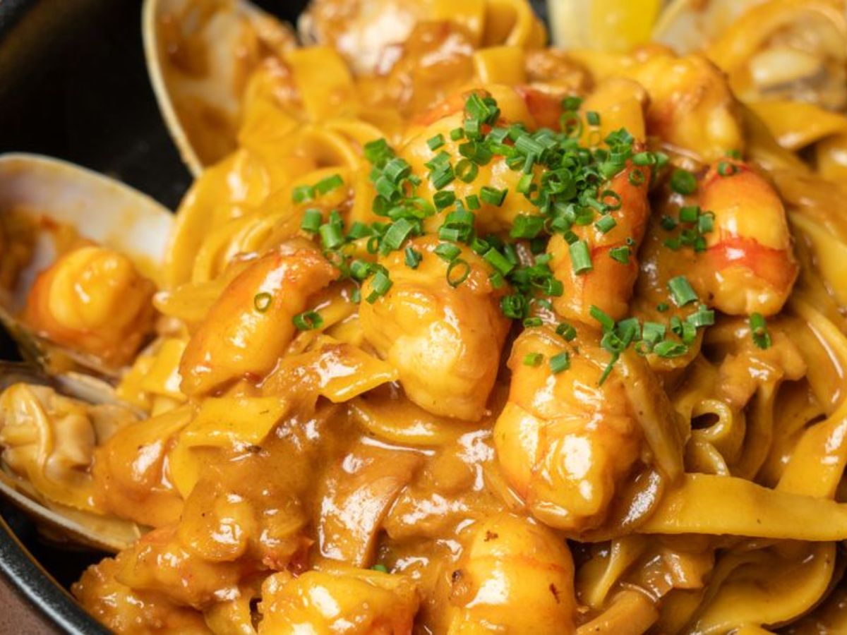 best spanish restaurants - pura brasa fettuccine marisco