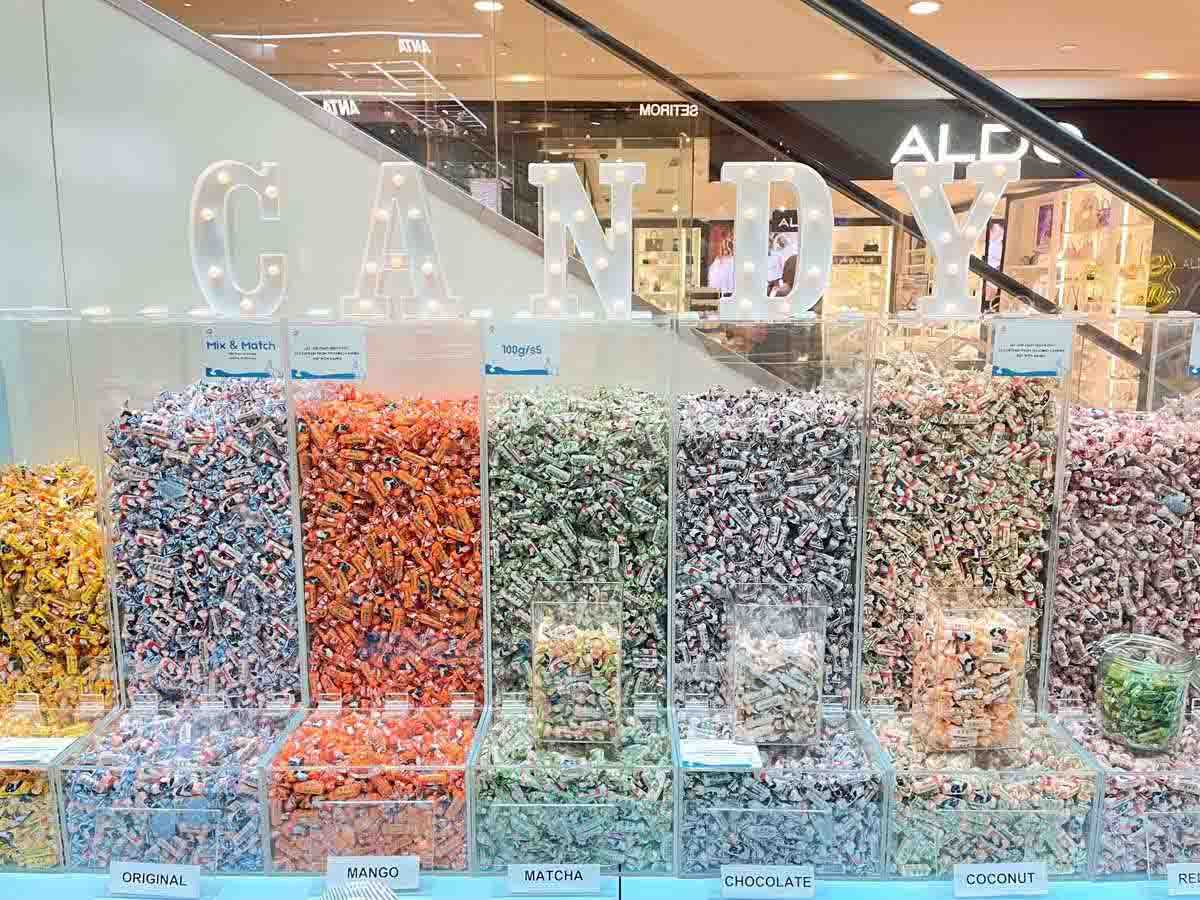 white rabbit pop up store plaza sing - candy1