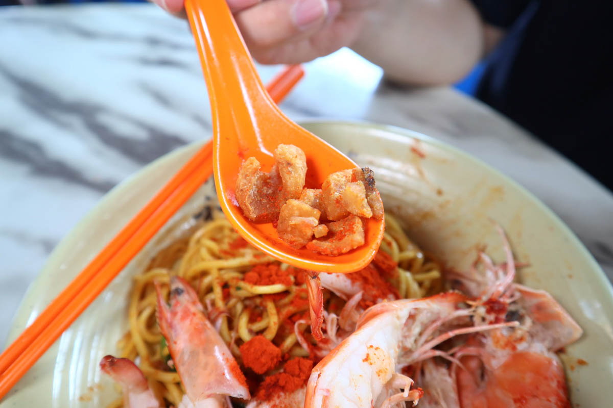24-hour hokkien mee spot - pork lard