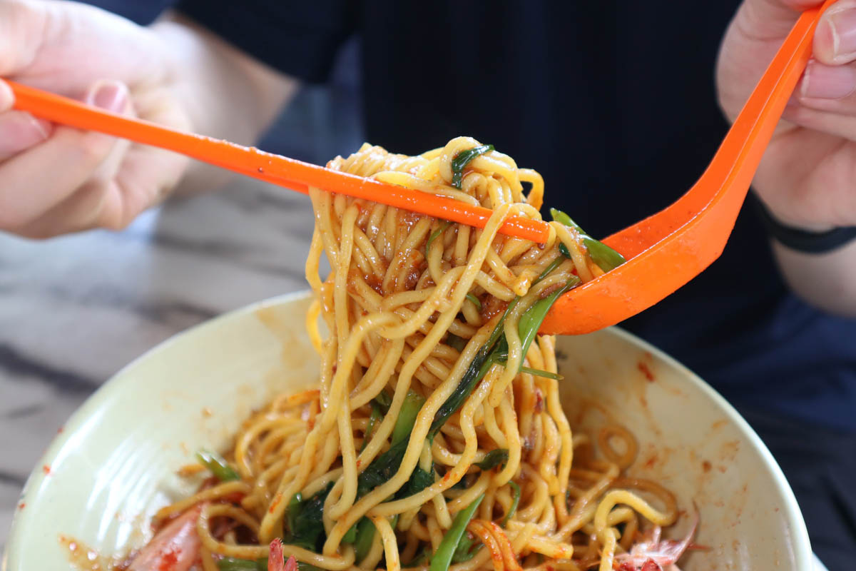 24-hour hokkien mee spot - prawn mee closeup