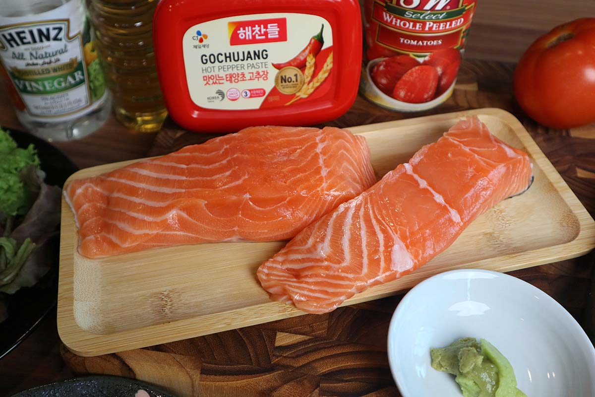 mibbedong salmon noodles recreation - salmon upclose