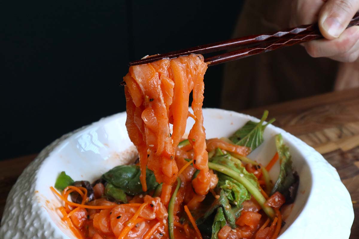 mibbedong salmon noodles recreation - salmon noodles closeup