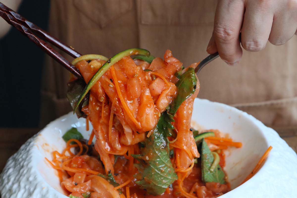 mibbedong salmon noodles recreation - salmon closeup