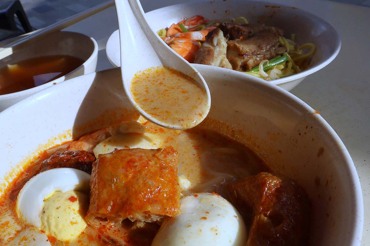 pork rib prawn noodles - laksa gravy