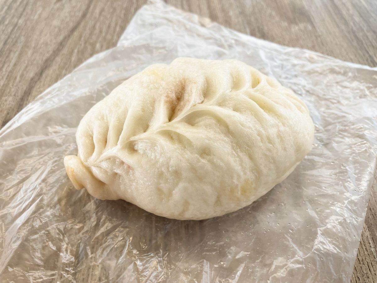 lorong 7 speciality noodles & cold dishes - chicken leg bun