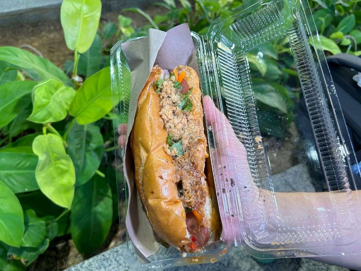 punggol pasar malam - smoked duck banh mi