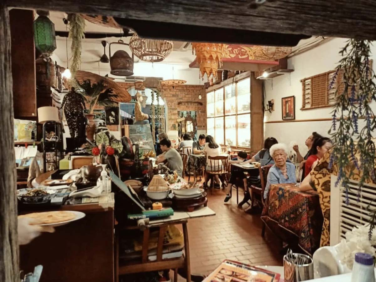 Ginger Roots Restaurant - Interior