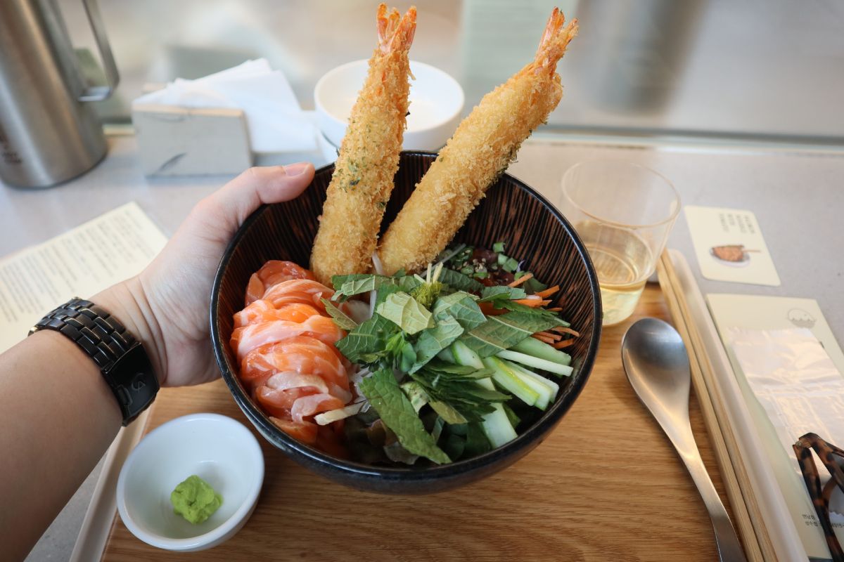 Mibbedong - tomato salmon noodles