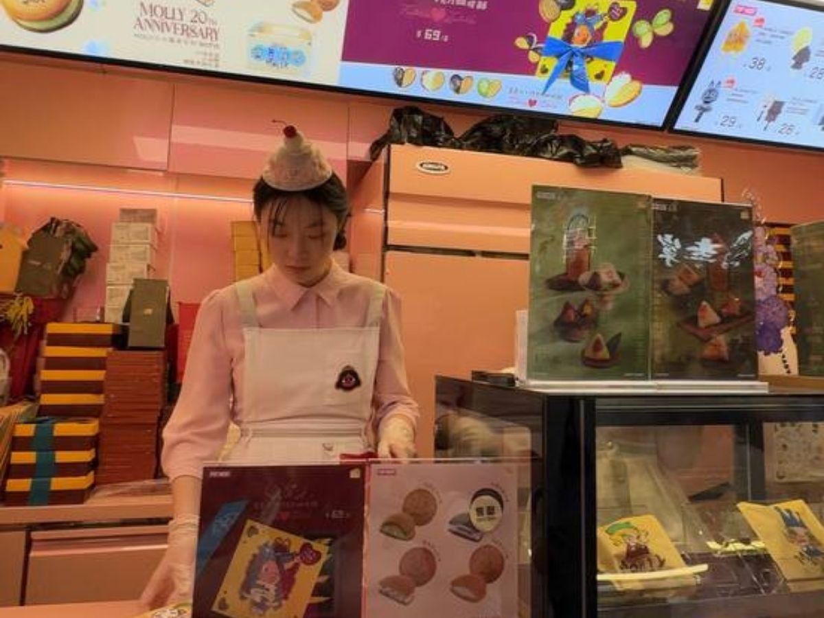 popmart bakery in shanghai - exterior of shop