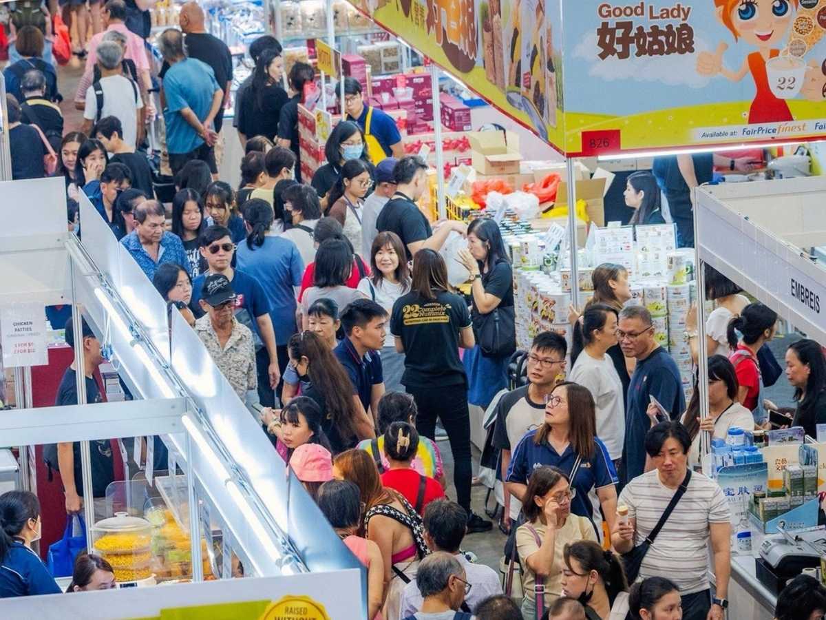 tlm food expo - crowd