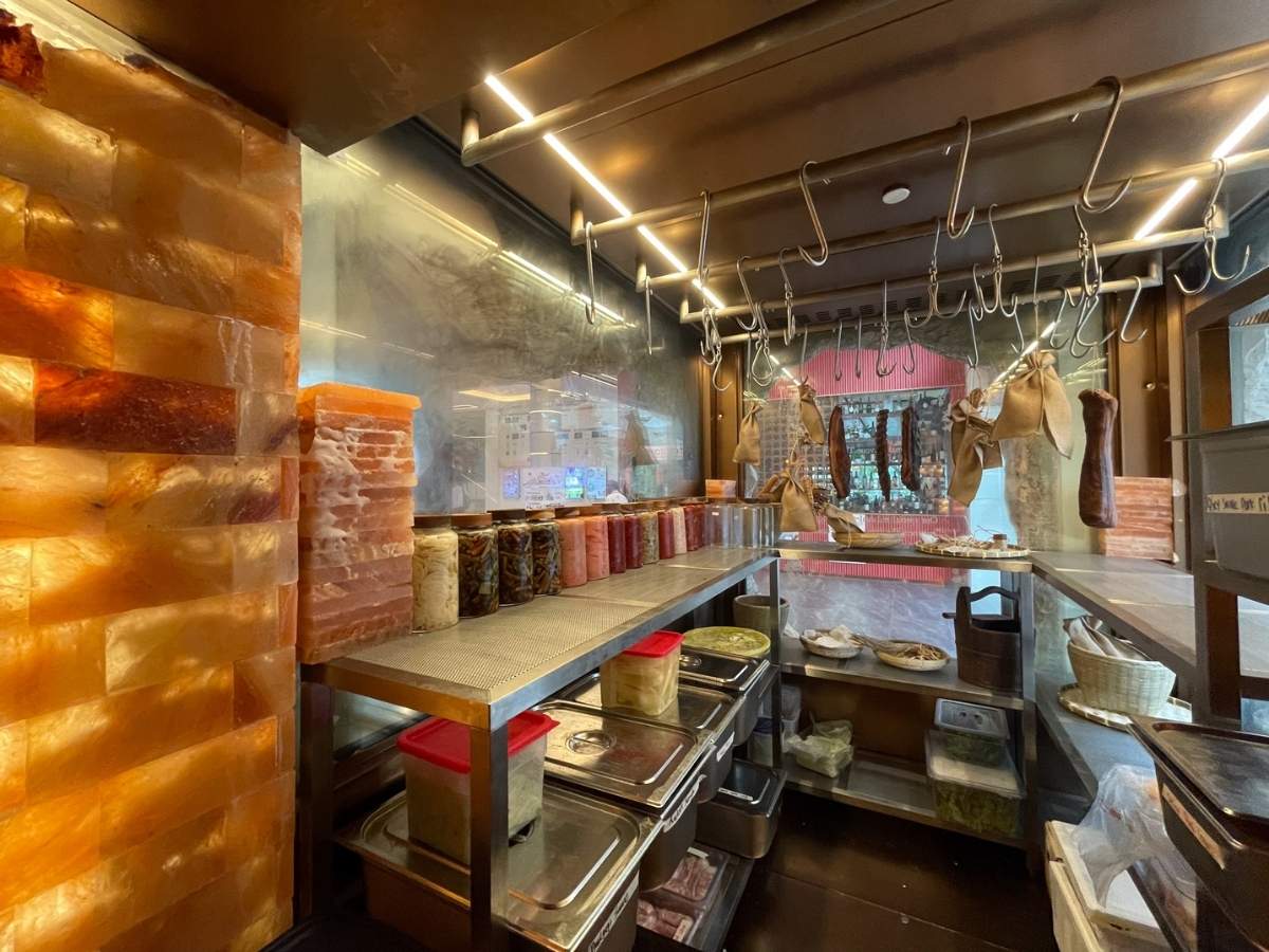 whuchu - himalayan salt ageing room