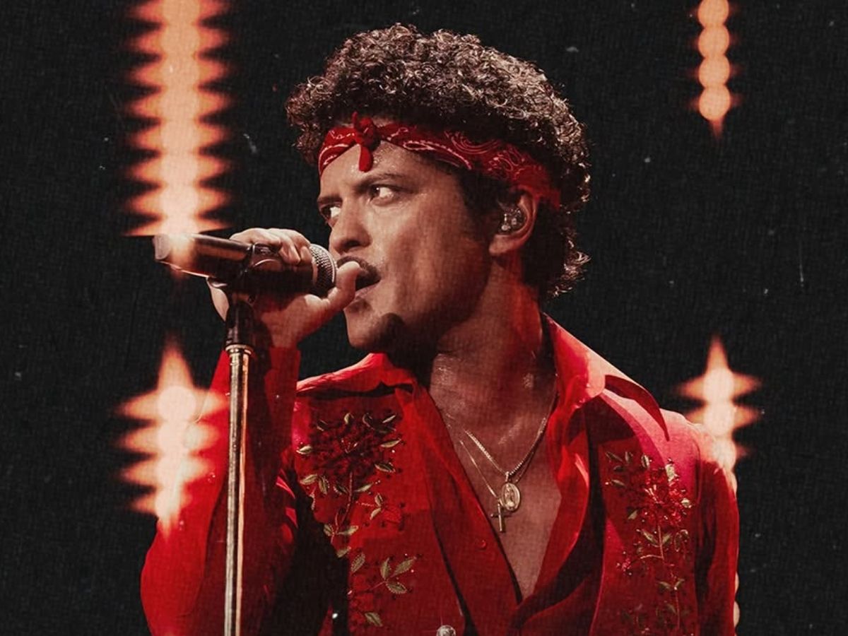bruno mars the romantic tour - bruno singing