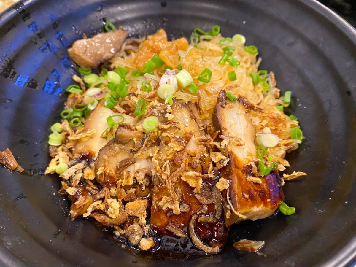 cheeky signature - braised pork beehoon