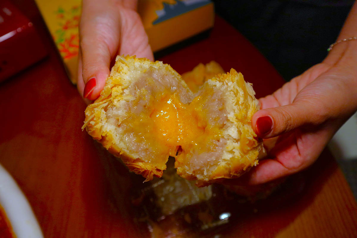 five star dim sum mooncake - yam paste lava