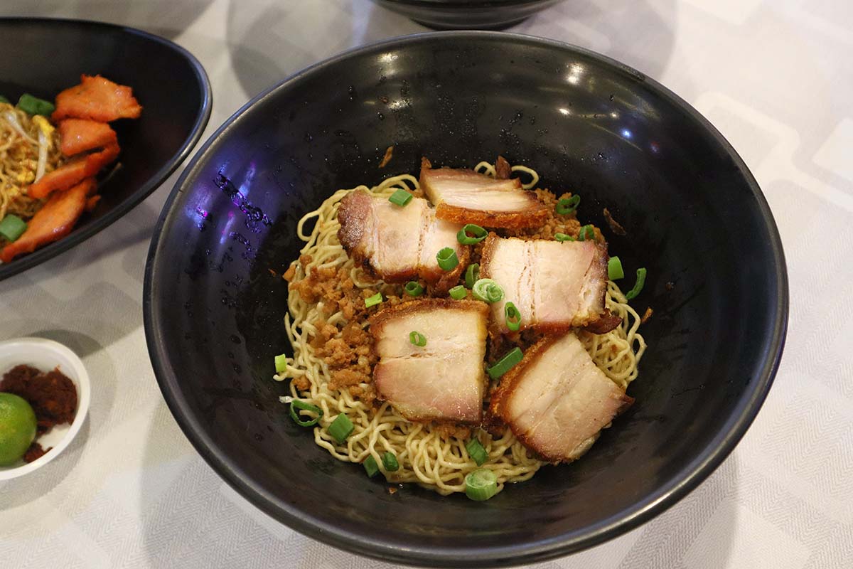 fu ren jia - roast pork kolo mee closeup